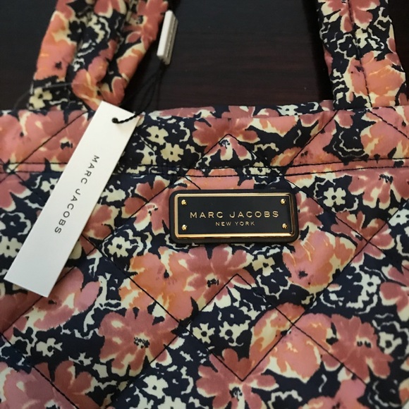 🎊HP🎊🔥5 ⭐️ NWT Ultralight Marc Jacobs Bag🔥 - Picture 2 of 8